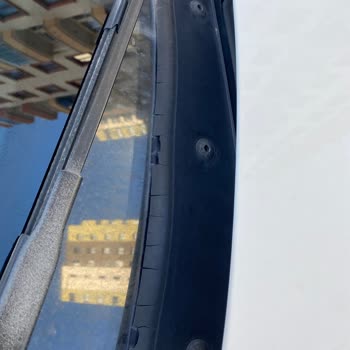 BMW 1.16i Ön Cam Fitili Sorunu İçin Çözüm Bekliyorum