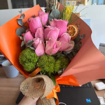 Gönderilen Çiçekler Soluk Ve Farklı Müşteri Hizmetleri İlgisiz