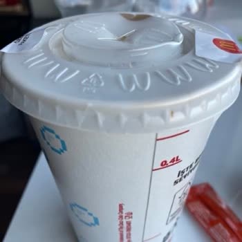 Yanlış Ve Kalitesiz İçecek Sunumu: Siparişimde Kutu Yerine Karton Bardak, Lezzetsiz Ve Güvensiz Deneyim