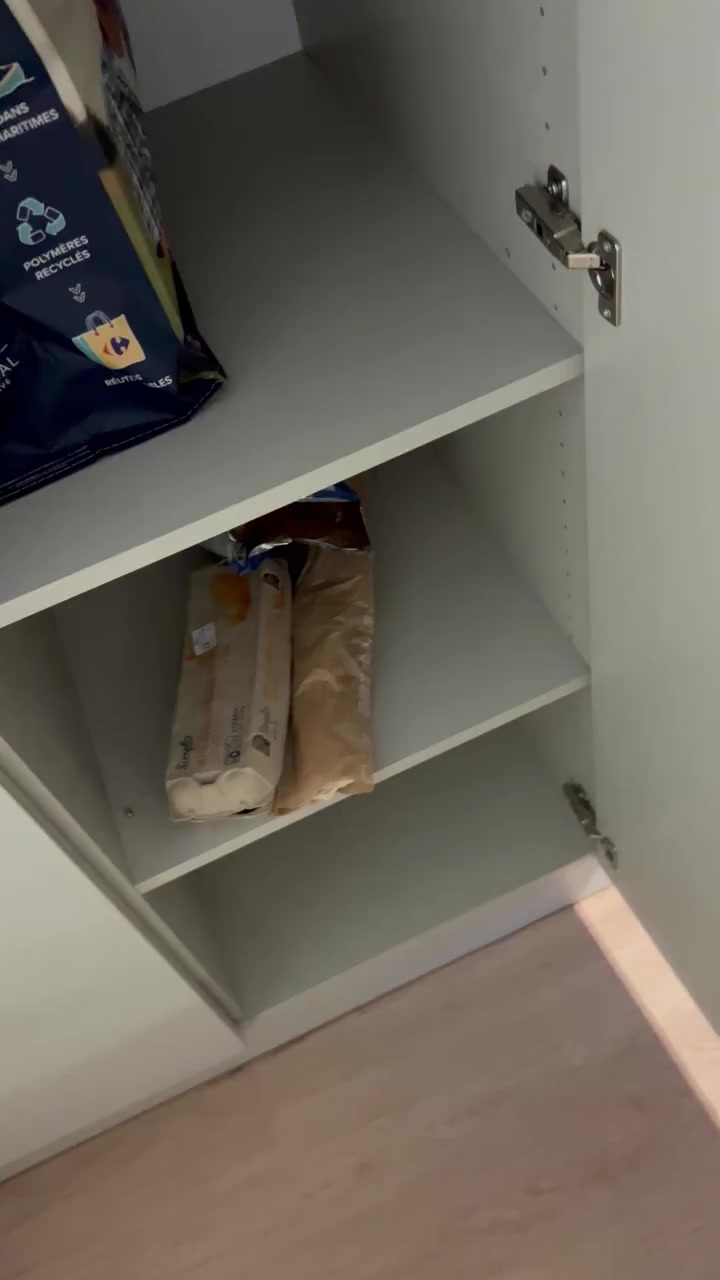 I Was Threatened and Forced Out of a Dirty Airbnb in Brussels Without Any Support video cover