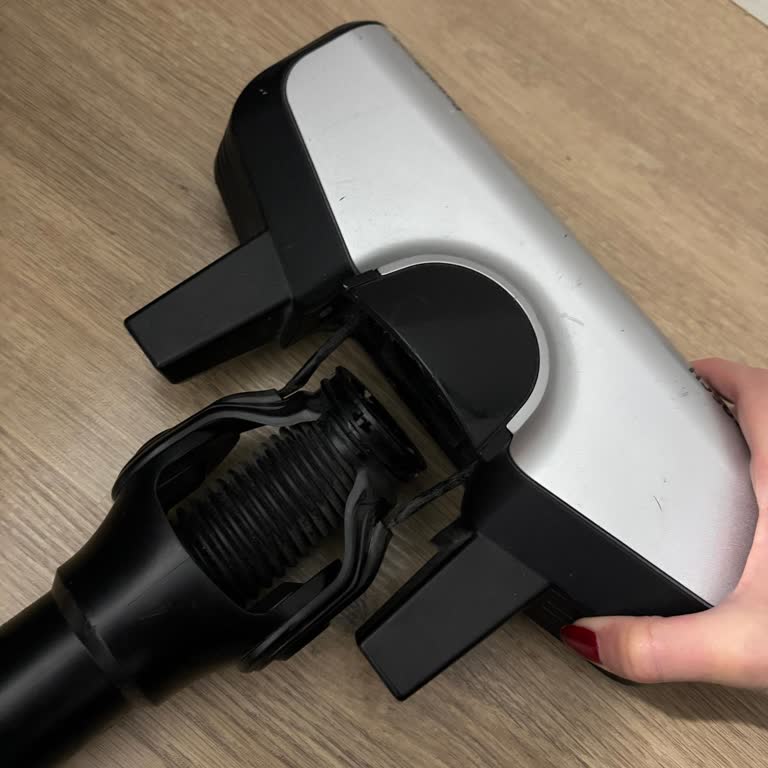 Bosch Süpürgenin Başlık Plastiği Kısa Sürede Kırıldı, Yedek Parça Bekliyorum