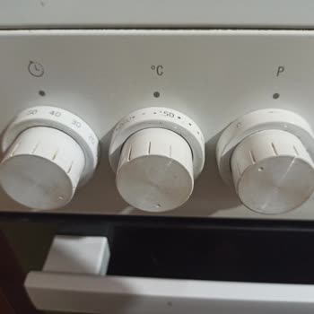 Arçelik Fırın Fonksiyon Düğmelerindeki Yazıların Silinmesi Kullanımı Zorlaştırıyor