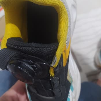 Kısa Sürede Yırtılan Ayakkabıya Kullanıcı Hatası Denilerek Çözüm Sunulmadı