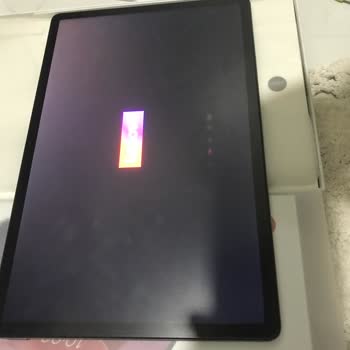 Lenovo Tablet Ekranında Kendiliğinden Oluşan Renk Sorununa Servisten Çözüm Alamadım