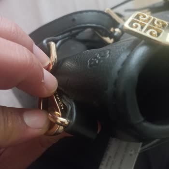 Boynerden Aldığım Çantada Sorun Ve İlgisiz Müşteri Hizmeti