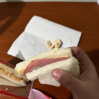 Getir'den Küflü Ve Son Kullanma Tarihi Geçmiş Sandviç Teslimatı