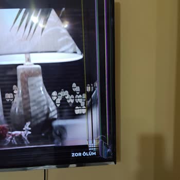 Garantili TVde Ekran Çizikleri İçin Ücret Talebi