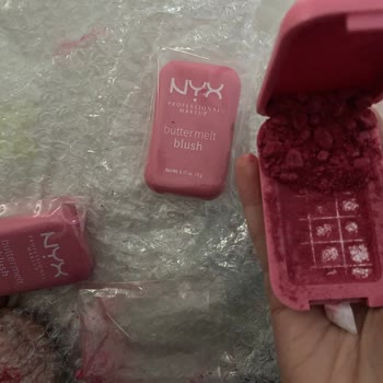 Livkozmetik Farklı Renk Gönderi Yaptı