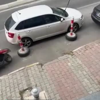 İstanbul Büyükşehir Belediyesi Yola Duba Koyup İşgal Etmek!