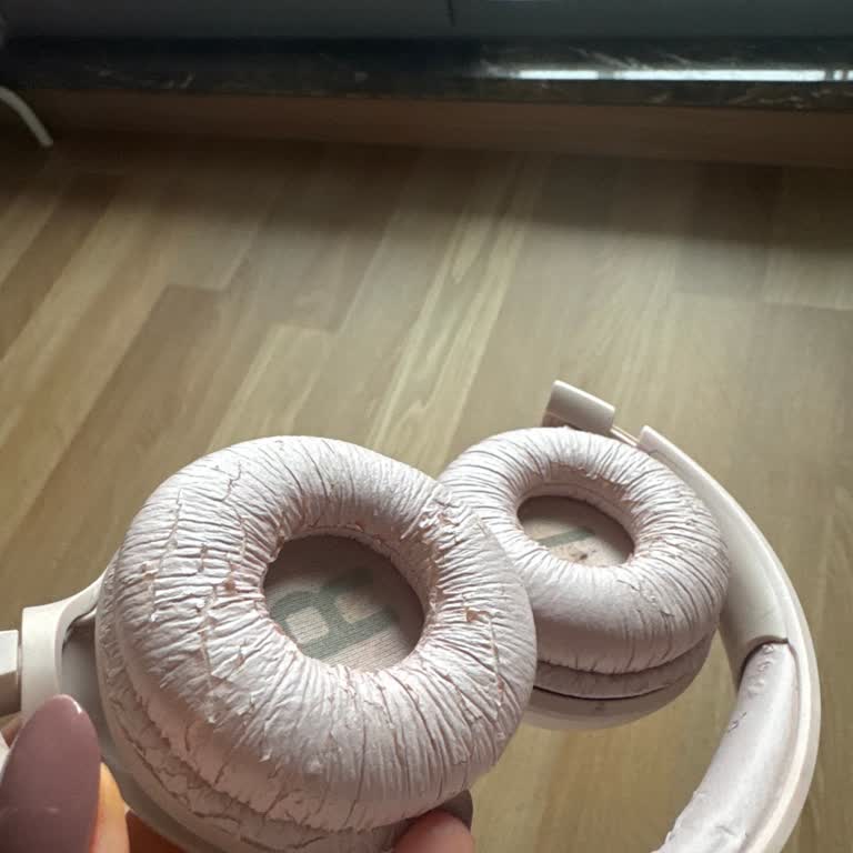 JBL Kulaklıkta Hızlı Soyulma Ve Yetersiz Ar-Ge