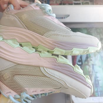 Columbia Ayakkabıda Renk Atması Ve Yırtılma Sorunu