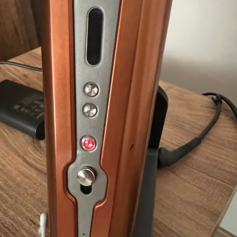 Yeni Alınan Dyson Düzleştiricide Boya Kalkması Ve İlgisiz Müşteri Hizmetleri