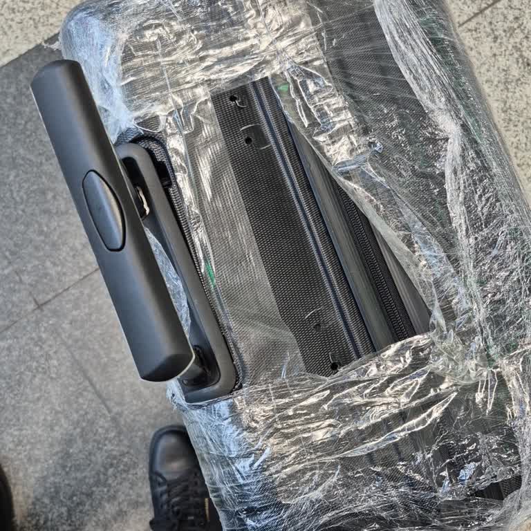 Ich fliege mit SunExpress und mein Samsonite Koffer wird beschädigt, keine Hilfe!