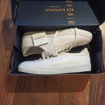 Aldığım Ayakkabı Orijinal Kutusunda Gelmedi Ve Teşhir Ürünü Gibi Sorunlar Vardı