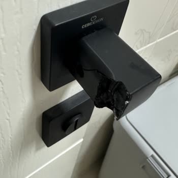 Çebi Kapı Kolları Kısa Sürede Kırıldı, Mağduriyetim Giderilsin