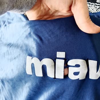 Aynı Model T-shirtte Sadece Eşimde Yırtık Ve Kopmalar Oluştu
