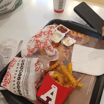 Arbys'de Kötü Hizmet Ve Soğuk Yemek Deneyimi