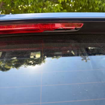 Skoda Kamiq Arka Stoplarda Sebepsiz Çatlak Ve Kırıklar: Ücretsiz Değişim Talebi