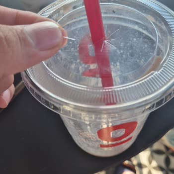 Plastik Bardaktan Kopan Parça Ağzıma Geldi, Güvenlik Riski Yaşadım