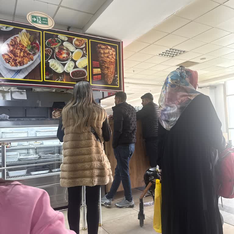 Hastane Kafeteryasında İlgisiz Ve Üslupsuz Personel Sorunu