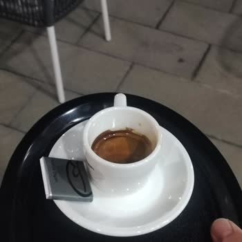 Küçük Ve Yetersiz Espresso İçin Yüksek Fiyat