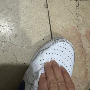 Yeni Alınan Tenis Ayakkabısı İlk Kullanımda Hasar Gördü