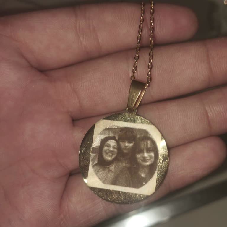 Sipariş Edilen Kolyede Tasarım Ve Renk Sorunu