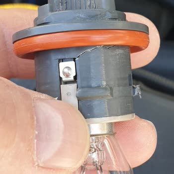 Servis Sonrası Far Duyları Kırık Ve Eski Olarak Teslim Edildi