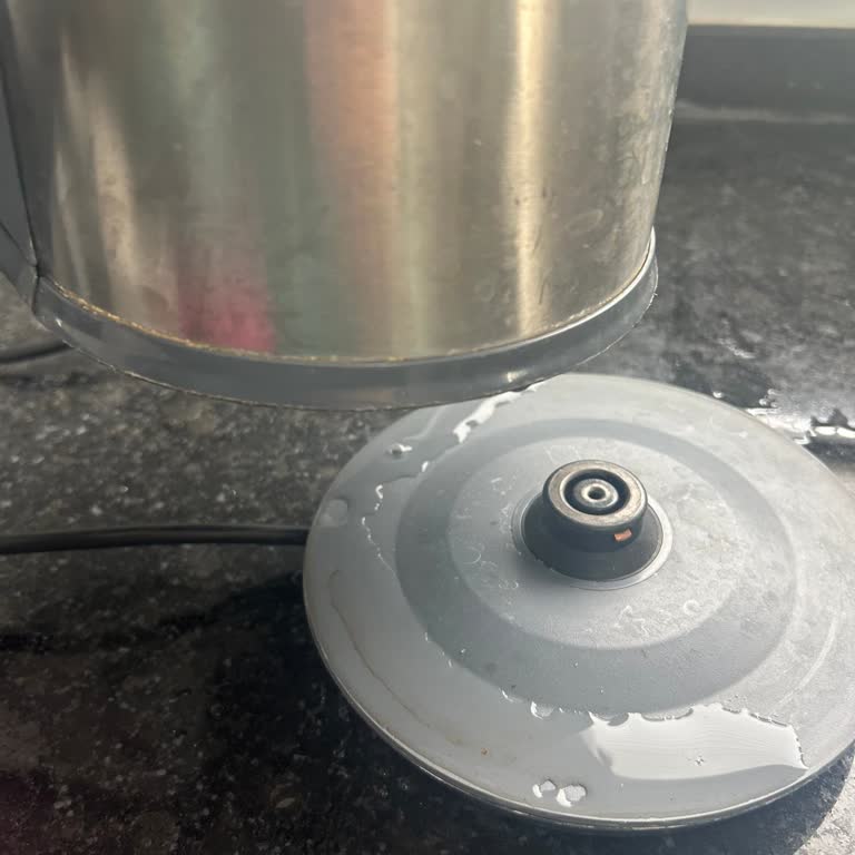 Grundig Çay Makinesi Su Kaçağı Ve Güvenlik Endişesi