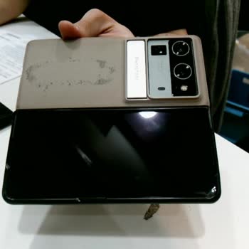 Katlanabilir Telefonda Büyük Ekran Arızası Ve Yüksek Garanti Ücreti