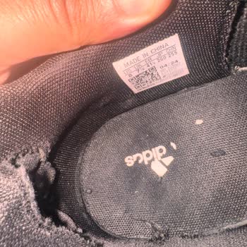 Adidas Ayakkabının Kısa Sürede Yıpranması Hayal Kırıklığı Yarattı