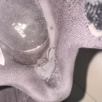 Adidas Ayakkabının Kısa Sürede Yıpranması Hayal Kırıklığı Yarattı