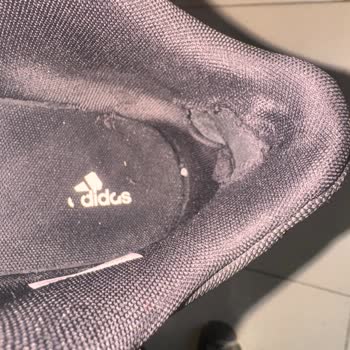 Adidas Ayakkabının Kısa Sürede Yıpranması Hayal Kırıklığı Yarattı