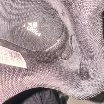 Adidas Ayakkabının Kısa Sürede Yıpranması Hayal Kırıklığı Yarattı