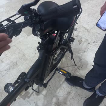 Kuba Bisikleti Sürerken Ön Tarafı Kendiliğinden Açıldı