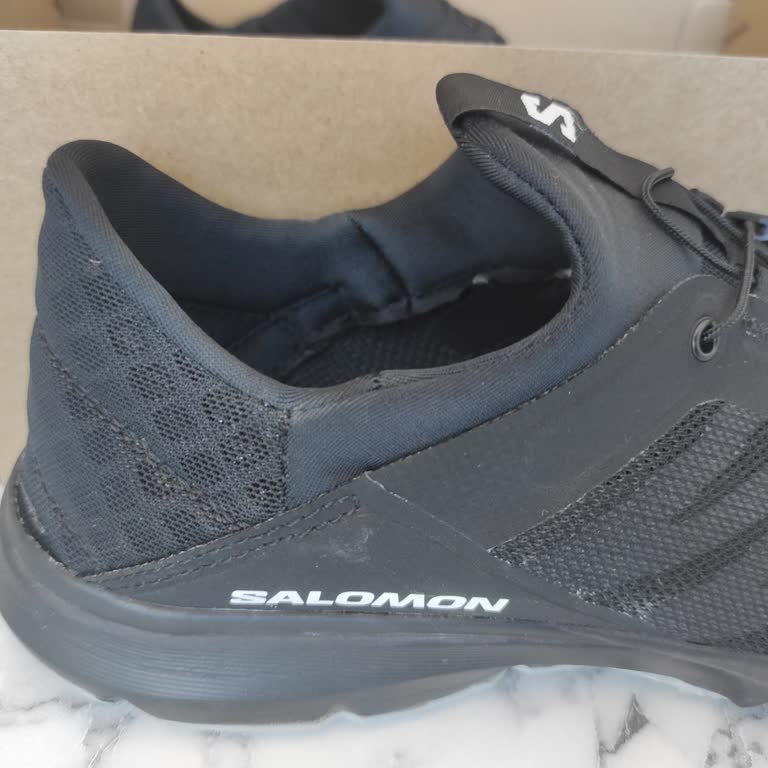 Yeni Alınan Spor Ayakkabının İlk Kullanımda Açılması Ve İlgisiz Mağaza Yaklaşımı