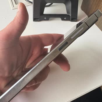 Reeder Telefonlarda Boya Atması Ve Müşteri Hizmetlerinden Memnuniyetsizlik