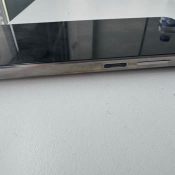 Reeder Telefonlarda Boya Atması Ve Müşteri Hizmetlerinden Memnuniyetsizlik