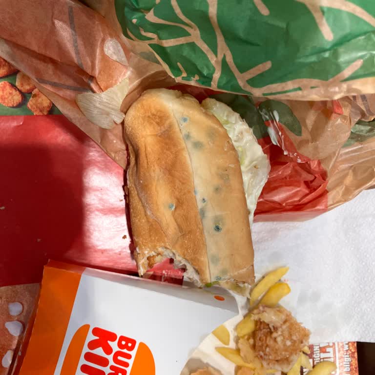 Küflü Sandviç Ve İlgisiz Müşteri Hizmeti