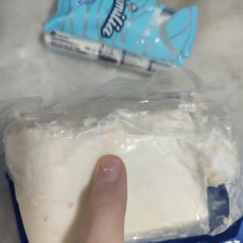 Aldığım Peynirde Ekşi Tat Ve Pembe Lekeler Endişe Verici