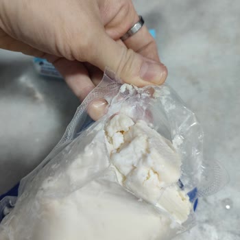 Aldığım Peynirde Ekşi Tat Ve Pembe Lekeler Endişe Verici