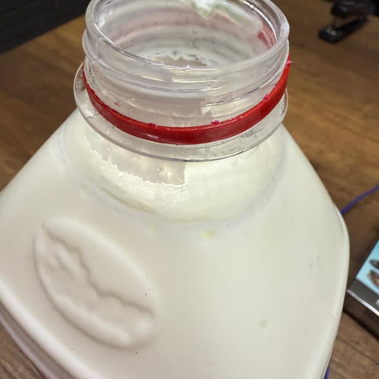 Aldığım Ayranın Kapağı Küflü Çıktı, Sağlığımız Tehlikeye Girdi