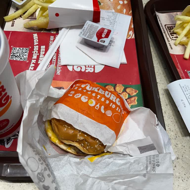 Burger King Double Cheese Menüde Yanlış Ve Eksik Servis Deneyimi