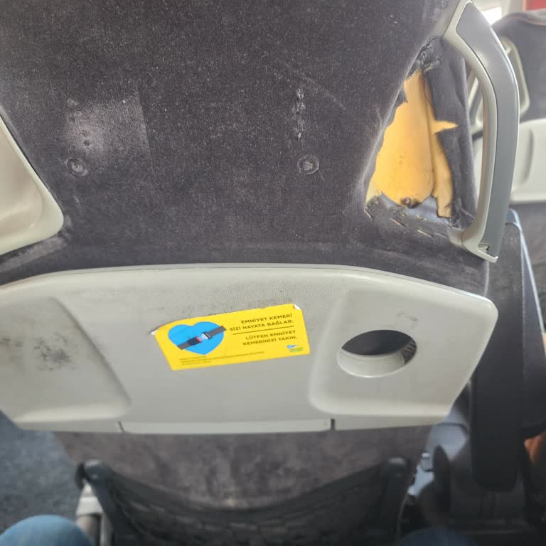 Eski Ve Konforsuz Otobüste İnsan Onuruna Yakışmayan Yolculuk