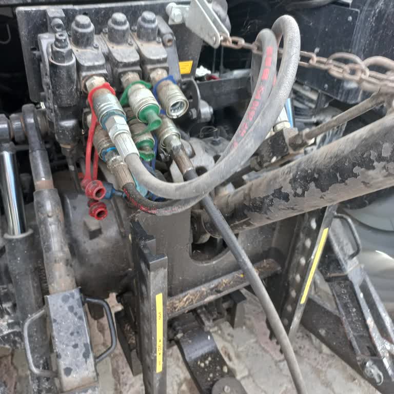 Traktörün Damper Jakı Yağ Kaçağı Sorunu Bir Türlü Çözülmüyor