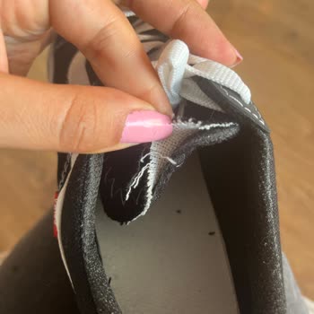 Ayakkabıda Yırtık, Yanlış Numara Ve Soluk Renk Sorunları Yaşadım