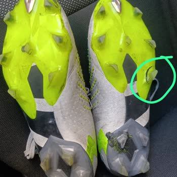 Adidas Kramponun Alt Çivisi Kırıldı, Kullanıcı Hatası Denilerek Geri Gönderildi