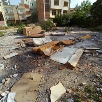 Seyhan Belediyesi'nin Yetersiz Temizlik Hizmeti Ve İlgisizliği