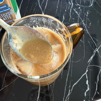 Sek Laktozsuz Latte'de Bozuk Ürünle Karşılaştım