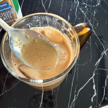 Sek Laktozsuz Latte'de Bozuk Ürünle Karşılaştım